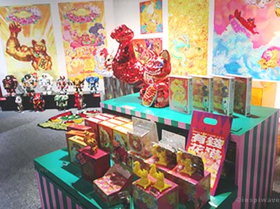 Giant armed Maneki neko