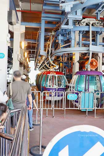 Lining up for cable cars