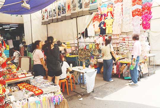 Stalls selling  clothes and small mahjong pieces