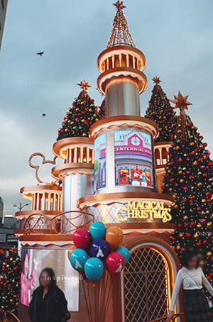 Celebrating Christmas in Hong Kong Tsim Sha Tsui Habour City Magical Christmas Tree