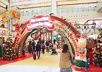 New Town Plaza   Christmas Circus Townival as #4 most decorated Christmas places